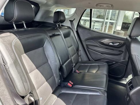 Used 2023 GMC Terrain SLT image 10