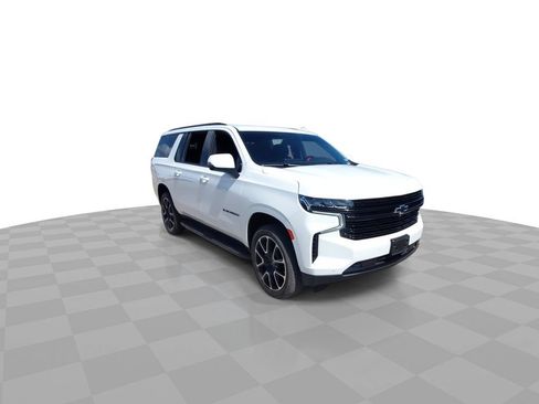 Used 2024 Chevrolet Suburban RST w/ Luxury Package RWD image 2