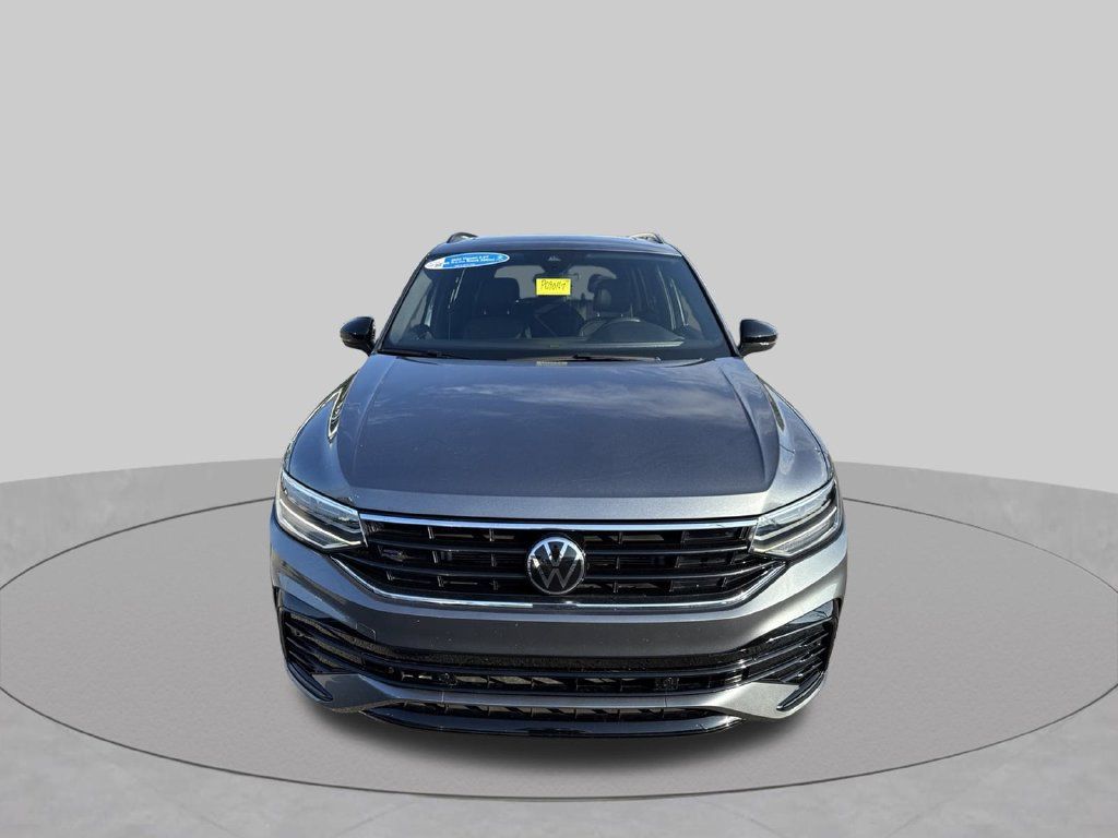 Certified 2023 Volkswagen Tiguan SE R-Line FWD image 3