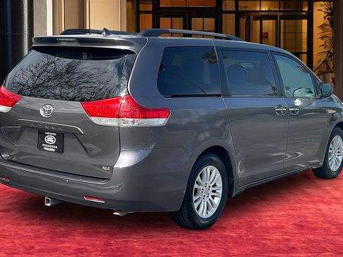 Used 2013 Toyota Sienna XLE w/ Premium Pkg FWD image 12