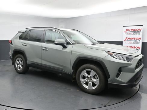 Used 2020 Toyota RAV4 XLE w/ Convenience Package image 2