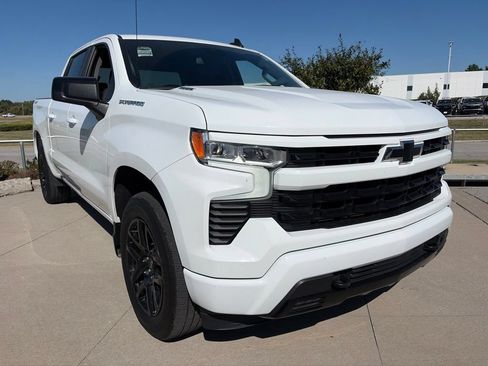 Used 2023 Chevrolet Silverado 1500 RST AWD/4WD image 2