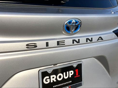 Used 2021 Toyota Sienna XLE FWD image 31