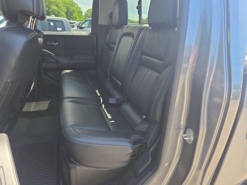 Used 2023 Nissan Frontier SV w/ SV Premium Package AWD/4WD image 4