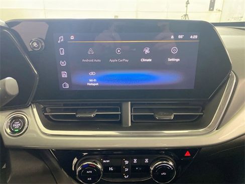 Used 2024 Chevrolet Trax LT image 38