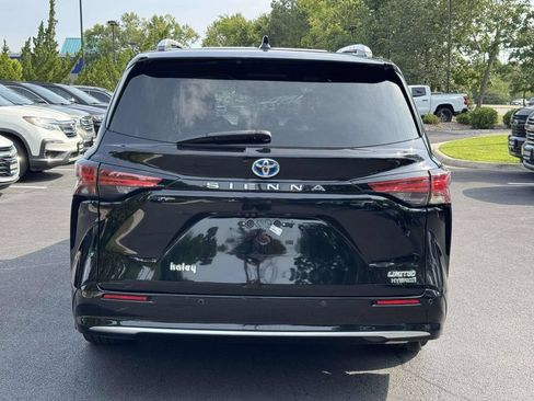 Used 2021 Toyota Sienna Limited FWD image 25