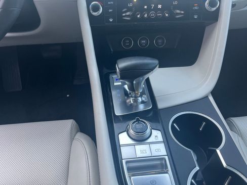 Used 2024 Genesis G70 2.5T image 37