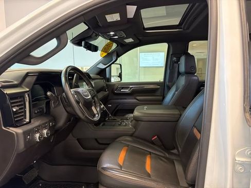 Used 2024 GMC Sierra 2500 AT4 w/ AT4 Premium Plus Package AWD/4WD image 18