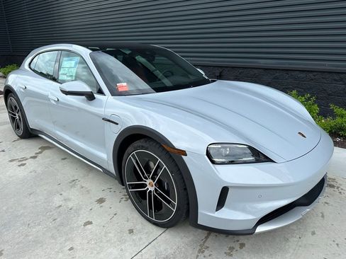 Used 2025 Porsche Taycan 4 Cross Turismo image 9