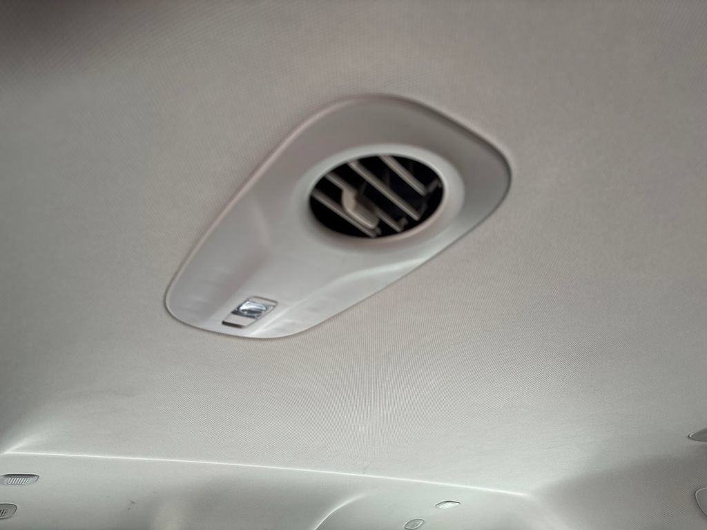 Used 2024 Chrysler Pacifica Touring-L FWD image 26