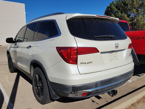 Used 2018 Honda Pilot Elite image 2