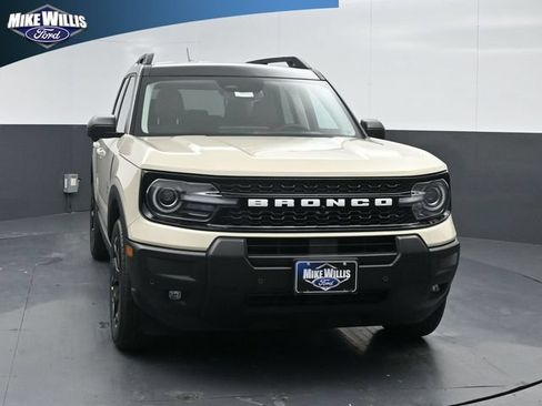 Used 2025 Ford Bronco Sport Outer Banks w/ Outer Banks Tech Package+ AWD/4WD image 2