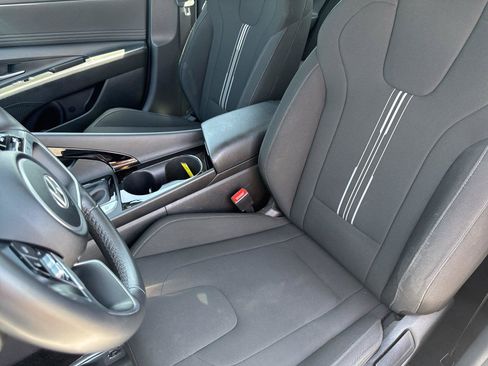 Used 2025 Hyundai Elantra SEL FWD image 11
