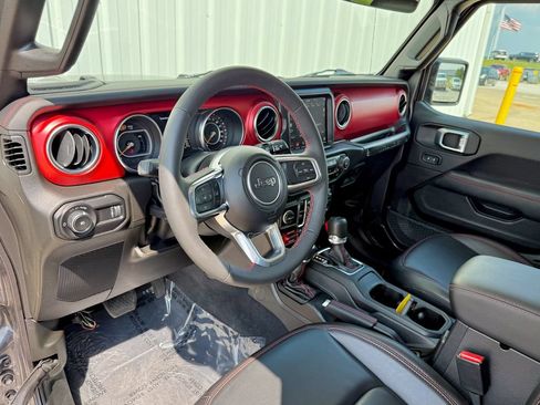 Used 2023 Jeep Wrangler Unlimited Rubicon w/ Dual Top Group AWD/4WD image 10