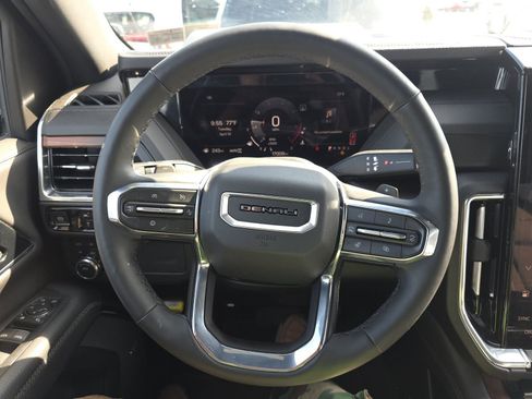 Used 2025 GMC Yukon Denali AWD/4WD image 11