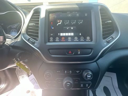 Certified 2022 Jeep Cherokee Latitude w/ Sun & Sound Group AWD/4WD image 20