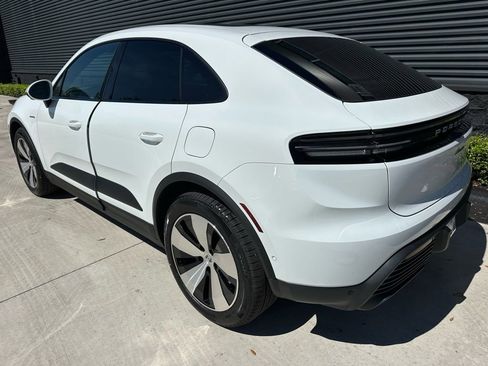 Used 2026 Porsche Macan Electric RWD image 3