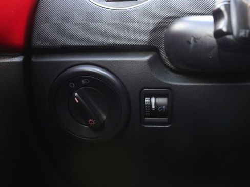 Used 2009 Volkswagen Beetle S image 9