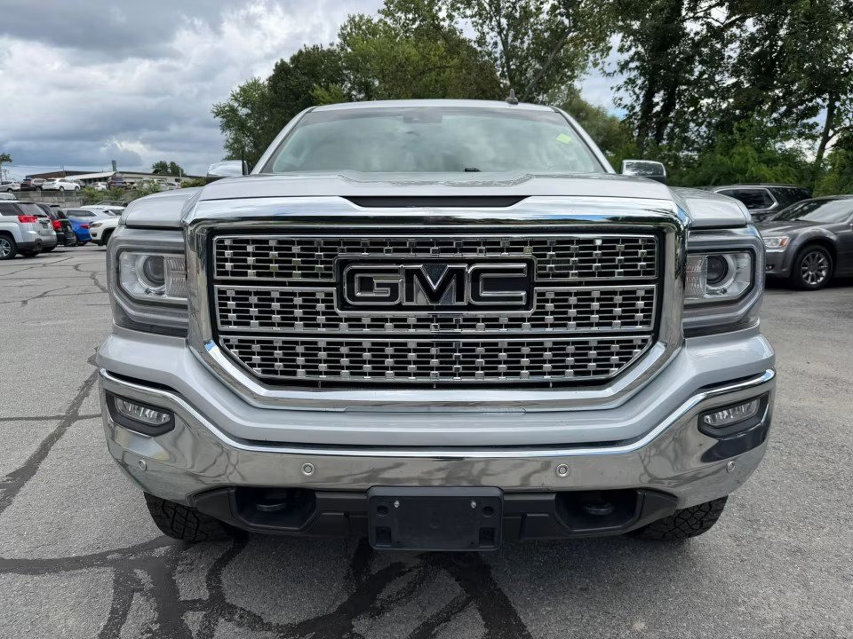 Used 2018 GMC Sierra 1500 SLT w/ SLT Premium Package AWD/4WD image 4