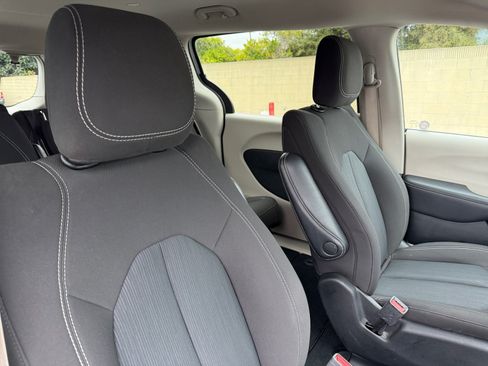 Used 2023 Chrysler Voyager LX FWD image 21
