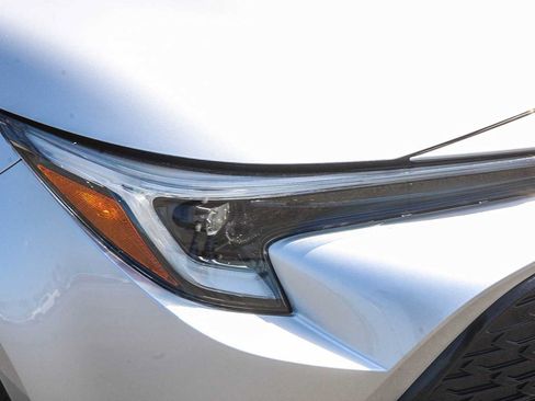 Used 2024 Toyota Corolla SE w/ SE Package FWD image 4