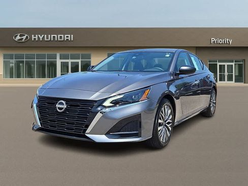 Used 2025 Nissan Altima 2.5 SV FWD image 1