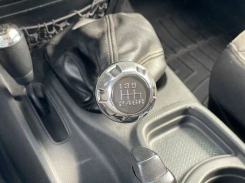 Used 2018 Jeep Wrangler Unlimited Sport S AWD/4WD image 4