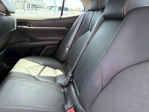 Used 2022 Toyota Camry XLE FWD image 13