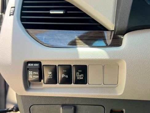 Used 2015 Toyota Sienna XLE w/ XLE Navigation Package FWD image 31