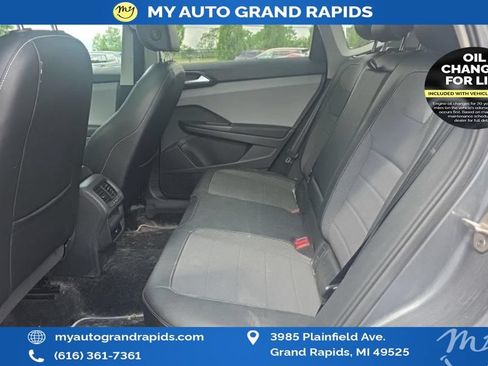 Used 2023 Volkswagen Taos SE w/ Panoramic Sunroof Package AWD/4WD image 45