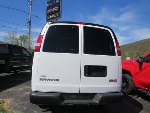 Used 2017 GMC Savana 2500 RWD image 5