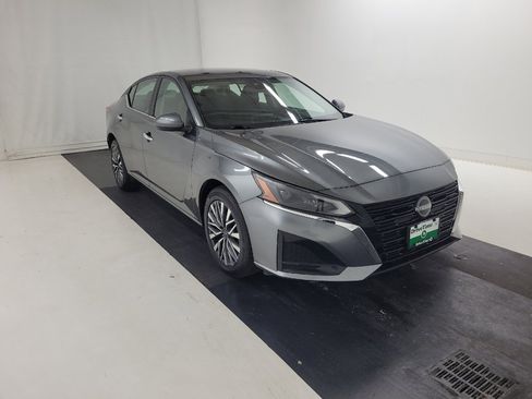 Used 2023 Nissan Altima 2.5 SV AWD/4WD image 13