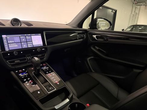 Certified 2026 Porsche Macan w/ Premium Package Plus AWD/4WD image 15
