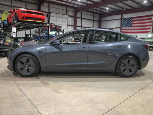 Used 2023 Tesla Model 3 Standard Range RWD image 4
