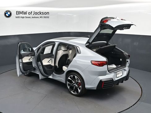 New 2026 BMW X2 xDrive28i w/ Technology Package AWD/4WD image 2