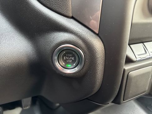 Used 2025 Chevrolet Silverado 1500 Custom image 33