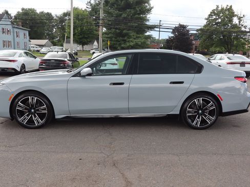 Used 2023 BMW i7 xDrive60 w/ Parking Assistance Package AWD/4WD image 8