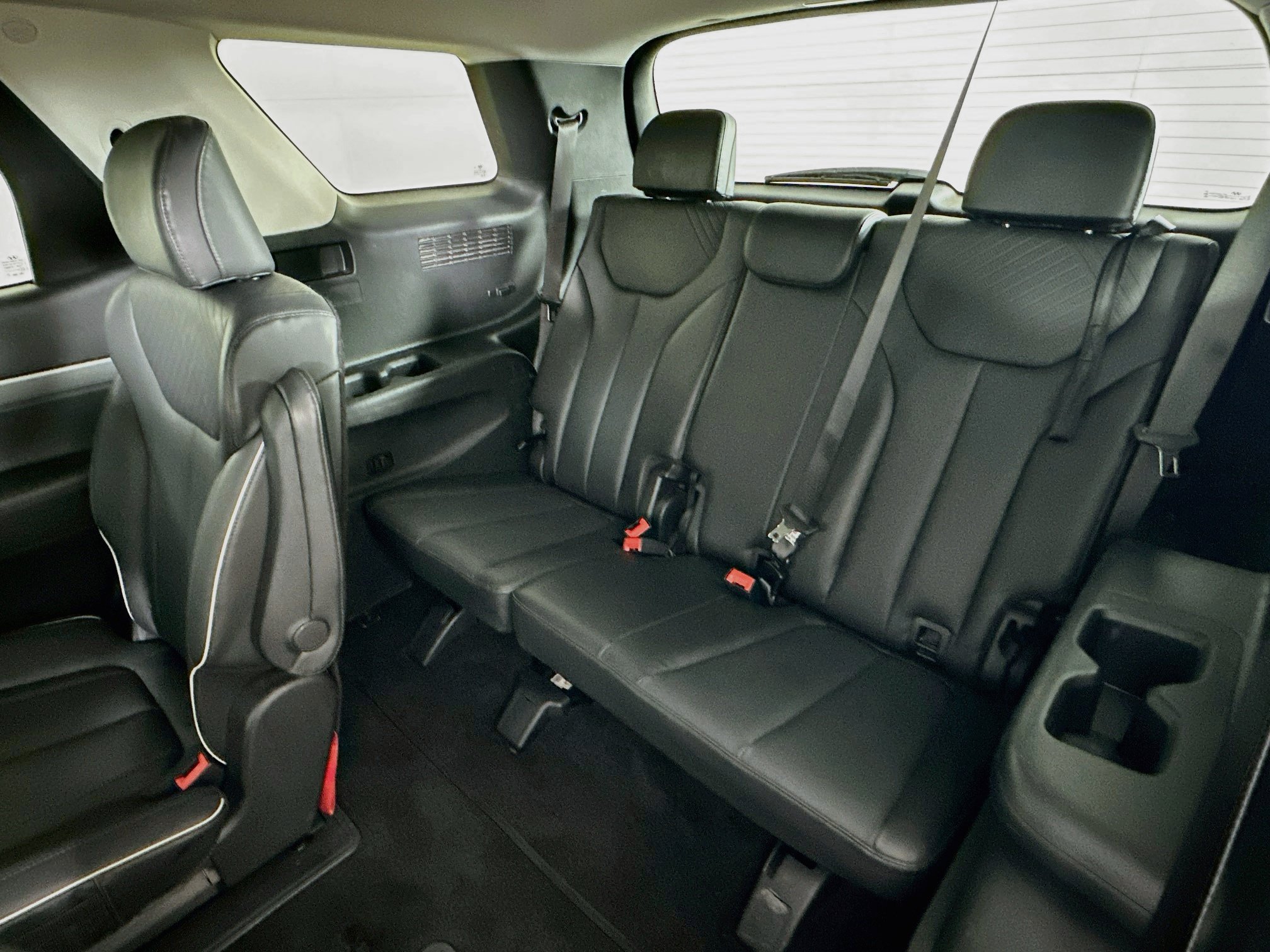Used 2025 Hyundai Palisade SEL FWD image 29