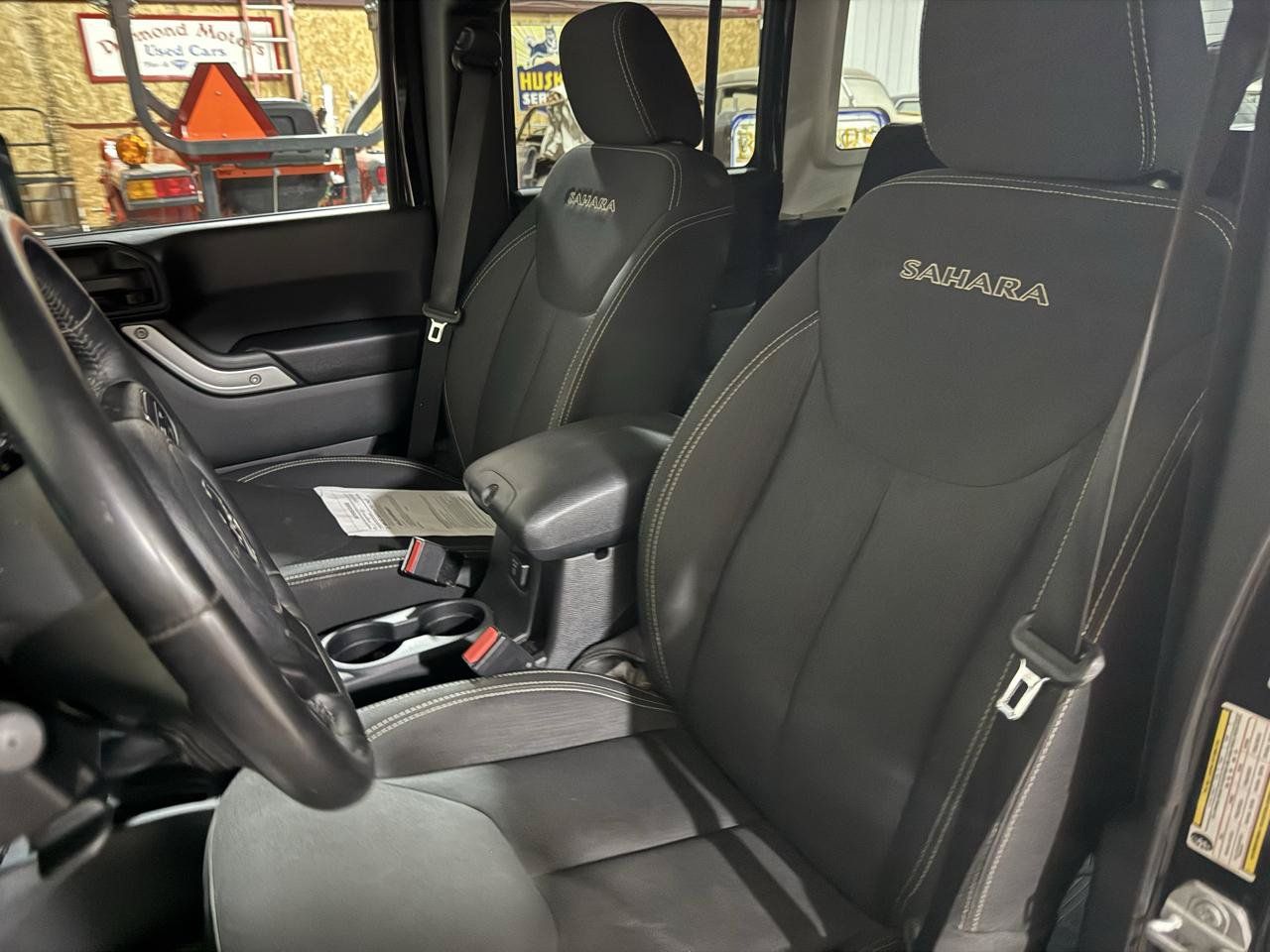Used 2016 Jeep Wrangler Unlimited Sahara w/ Connectivity Group AWD/4WD image 13