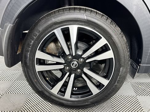 Used 2019 Nissan Kicks SV image 32