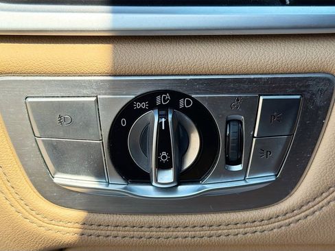 Used 2016 BMW 750i image 36