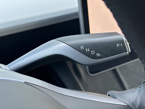 Used 2025 Tesla Model Y Long Range image 29