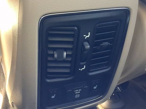 Used 2011 Jeep Grand Cherokee Overland AWD/4WD image 26