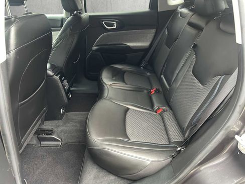 Used 2022 Jeep Compass Latitude image 19