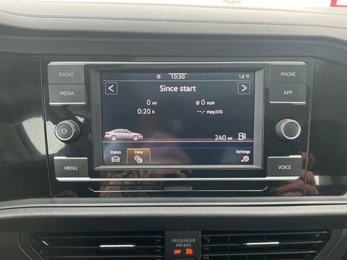 Used 2024 Volkswagen Jetta SE image 55