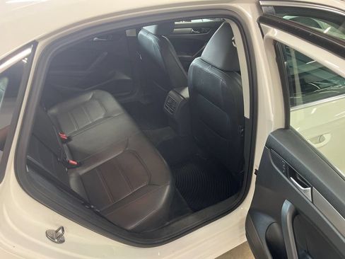 Used 2014 Volkswagen Passat TDI SE FWD image 33