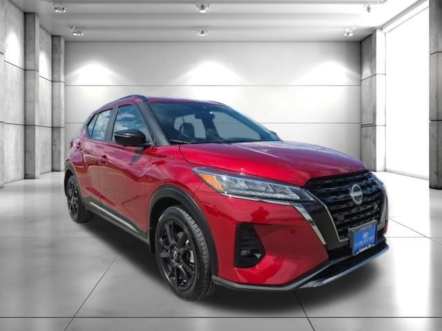 Used 2023 Nissan Kicks SR w/ SR Premium Package FWD image 3
