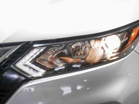 Used 2021 Nissan Rogue Sport S image 4