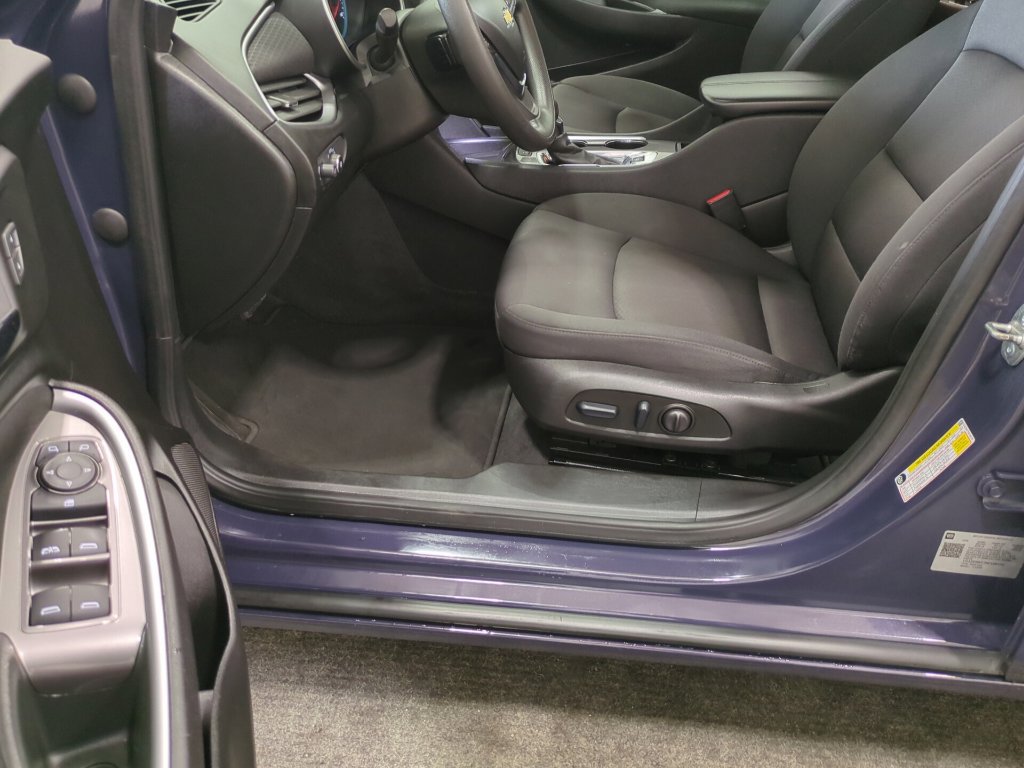 Used 2025 Chevrolet Malibu LT FWD image 6