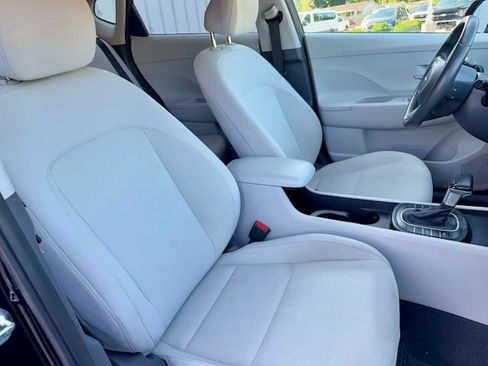 Used 2024 Hyundai Kona SEL FWD image 9